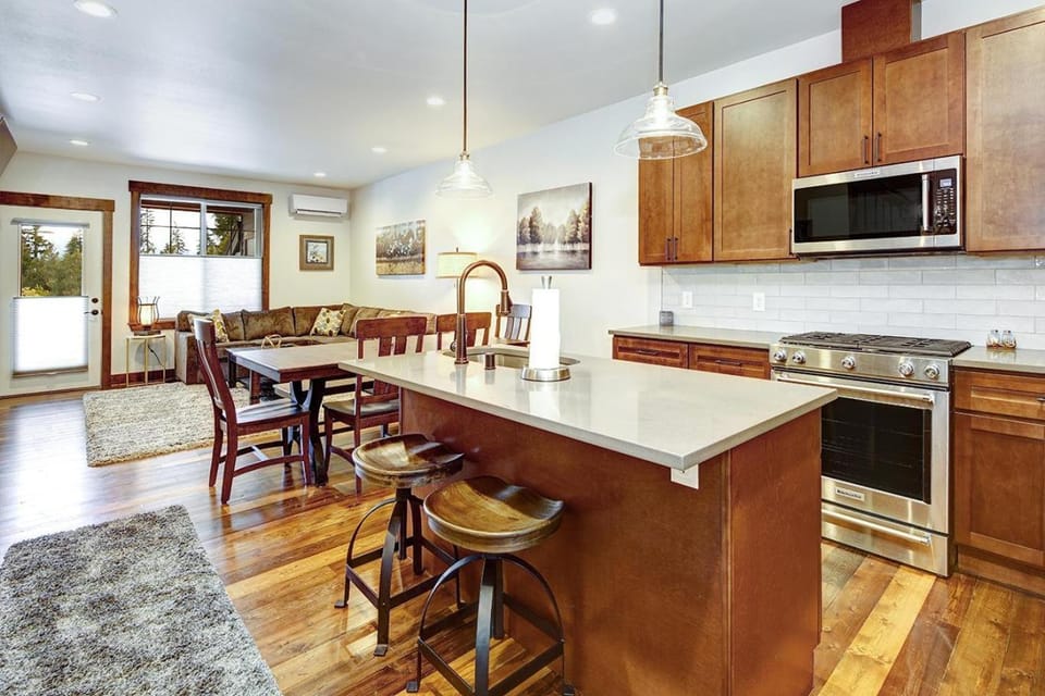 Great Location Near Pool with Suncadia Pool Access Chalet in Kittitas County