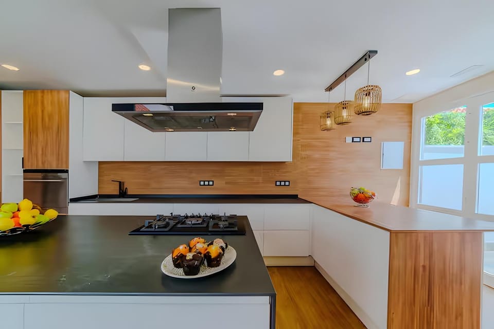 Kitchen or kitchenette, Living room