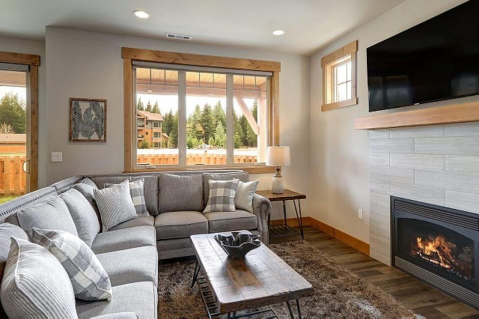 Golf Views, Game Room & Suncadia Pool Access Chalet in Kittitas County
