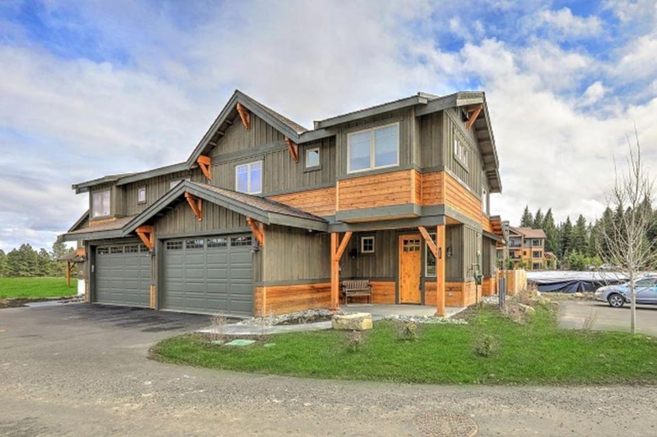Golf Views, Game Room & Suncadia Pool Access Chalet in Kittitas County