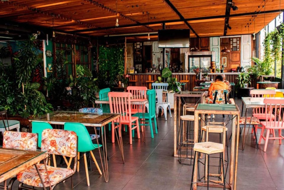 Restaurant/places to eat, Communal lounge/ TV room, Day, Seating area, Breakfast