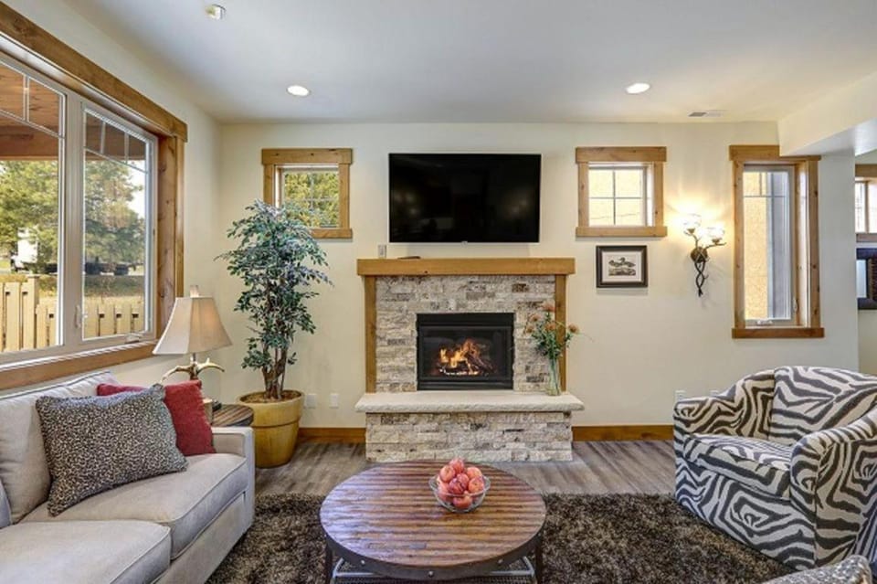 Golf Views, Game Room & Suncadia Pool Access Chalet in Kittitas County
