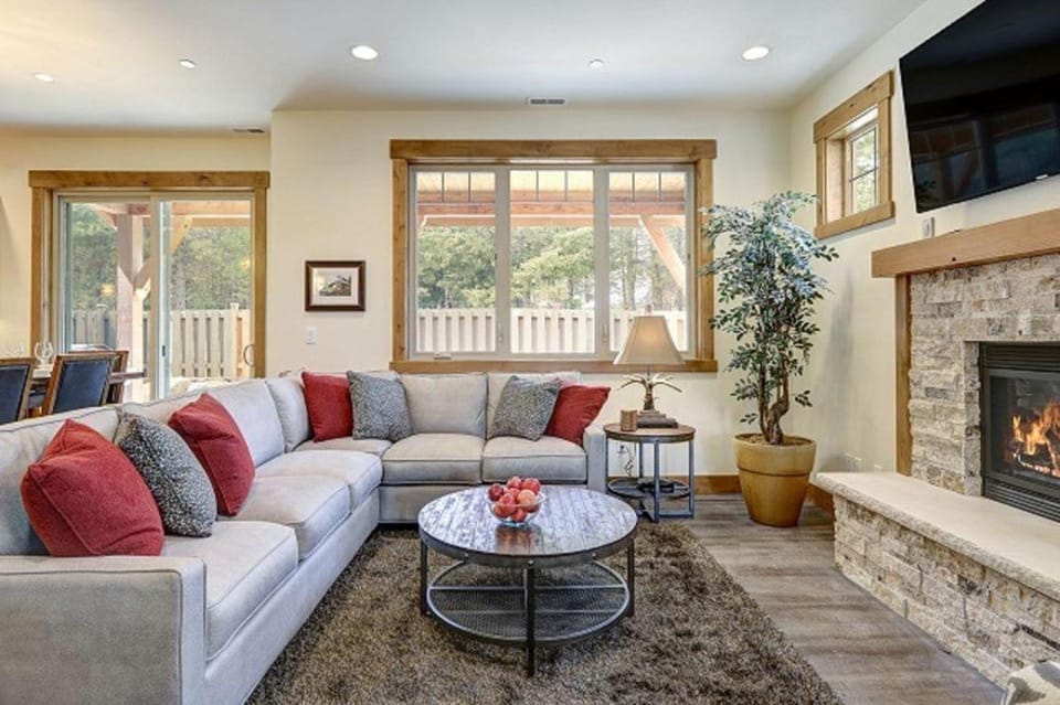 Golf Views, Game Room & Suncadia Pool Access Chalet in Kittitas County