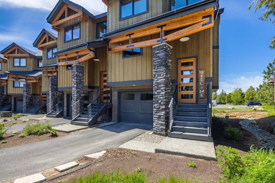 Great Location Near Pool with Suncadia Pool Access Chalet in Kittitas County