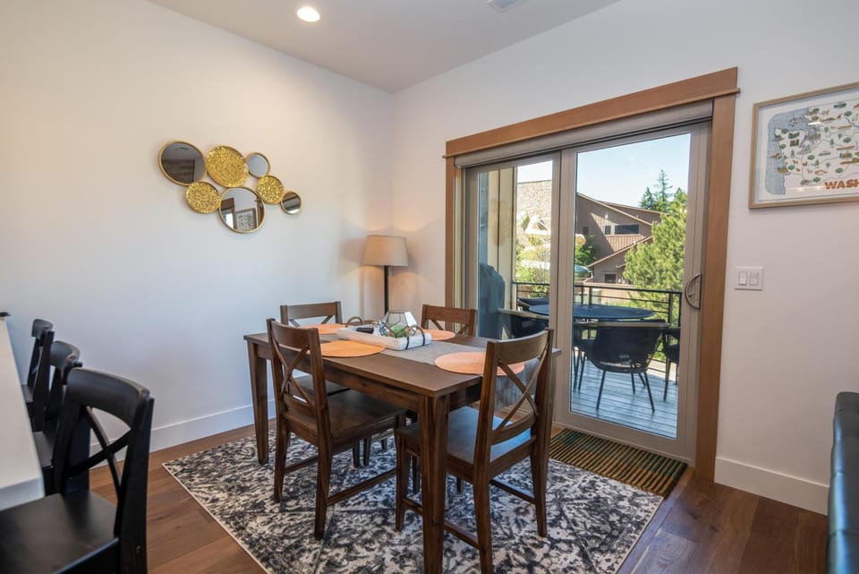 Great Location Near Pool with Suncadia Pool Access Chalet in Kittitas County