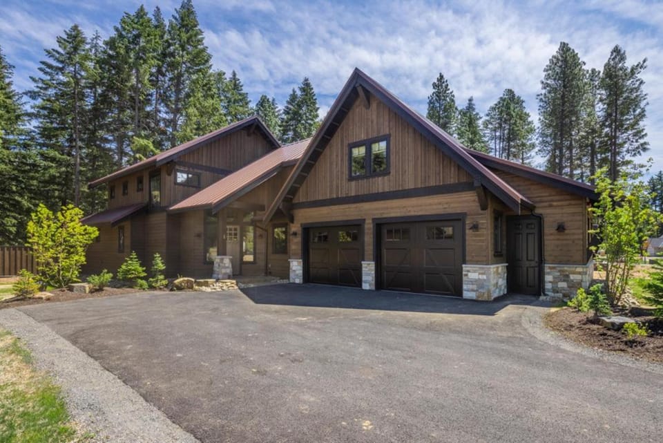 Near Park, Game Room, Suncadia Pool Access House in Roslyn