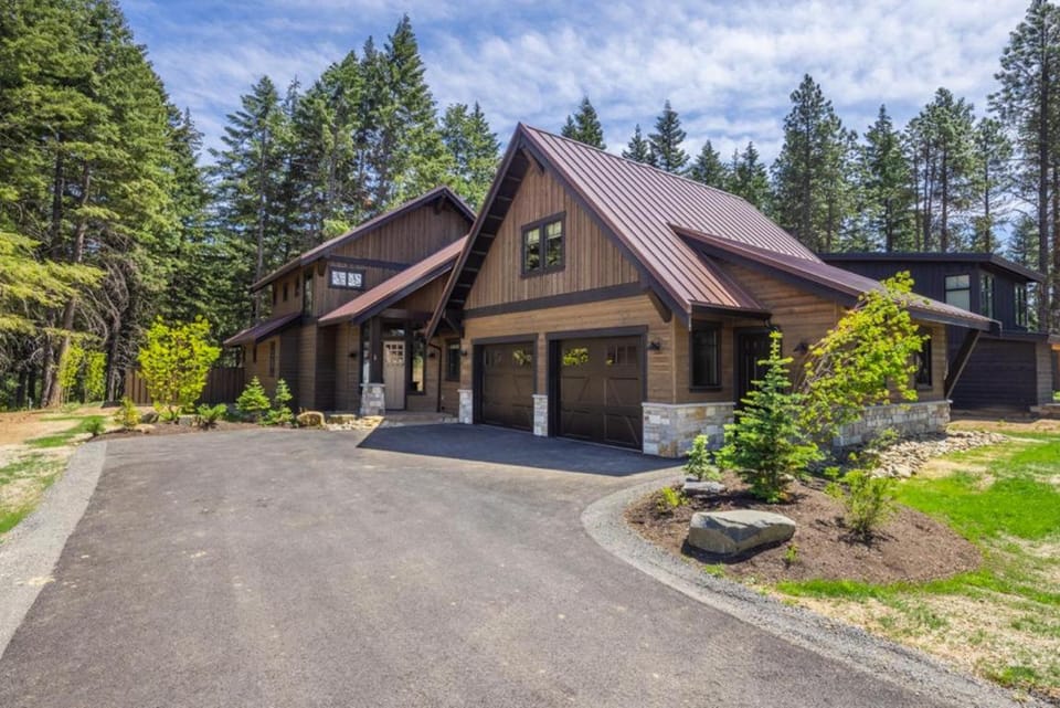 Near Park, Game Room, Suncadia Pool Access House in Roslyn