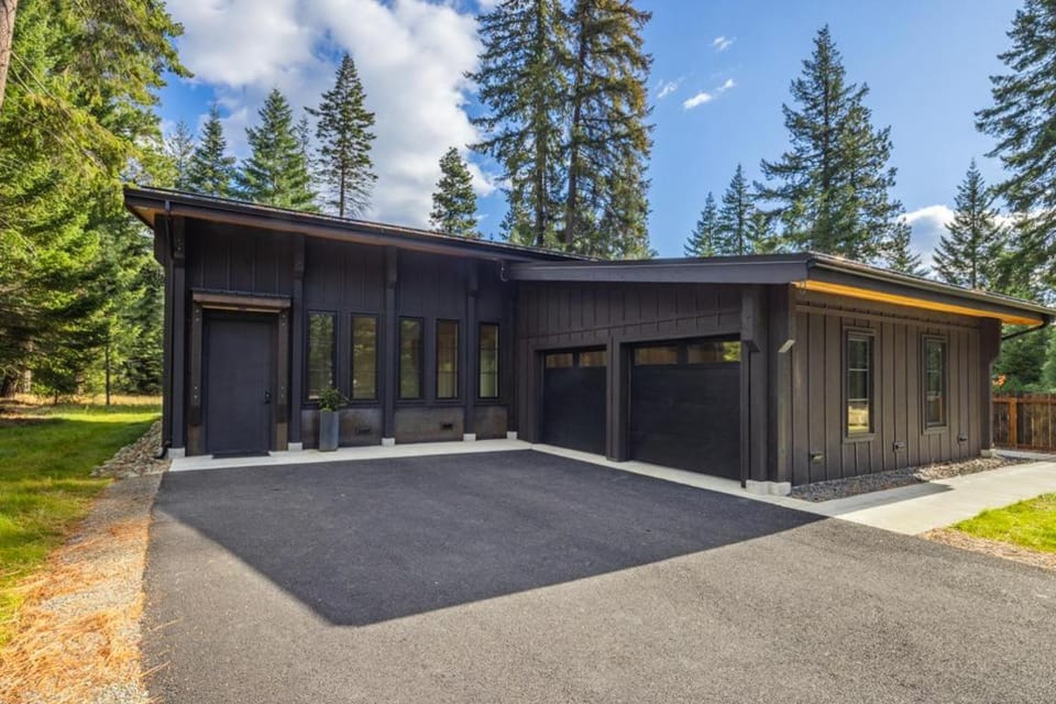 Luxury Home, Hot Tub, Suncadia Pool Access House in Roslyn