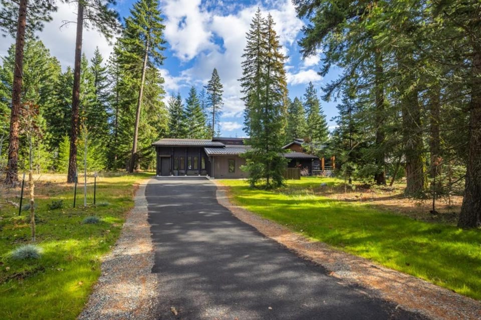 Luxury Home, Hot Tub, Suncadia Pool Access House in Roslyn