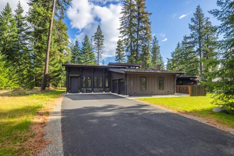 Luxury Home, Hot Tub, Suncadia Pool Access House in Roslyn