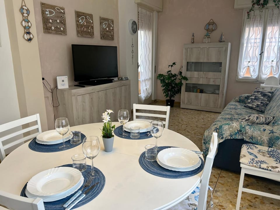 TV and multimedia, Seating area, Dining area, Evening entertainment