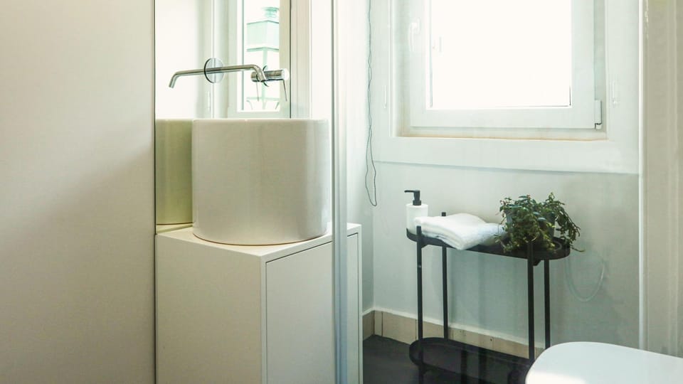 Shower, Bathroom, hair dryier, towels