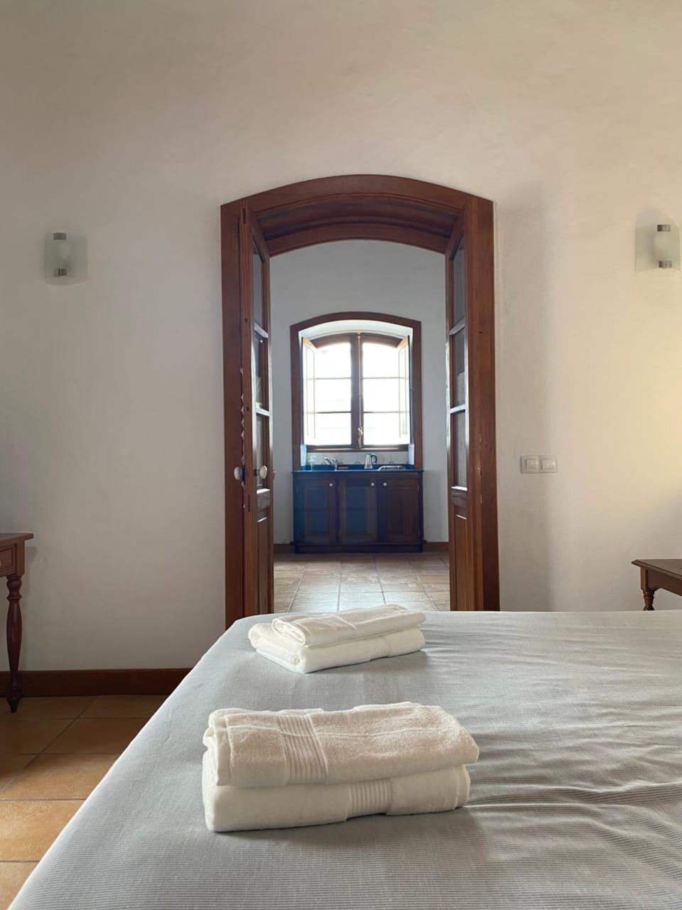 Bed, Photo of the whole room, Bedroom, towels
