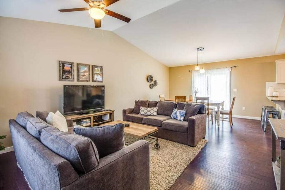 Juniper Getaway Dreamy Kitchen Pet Friendly House in Bend