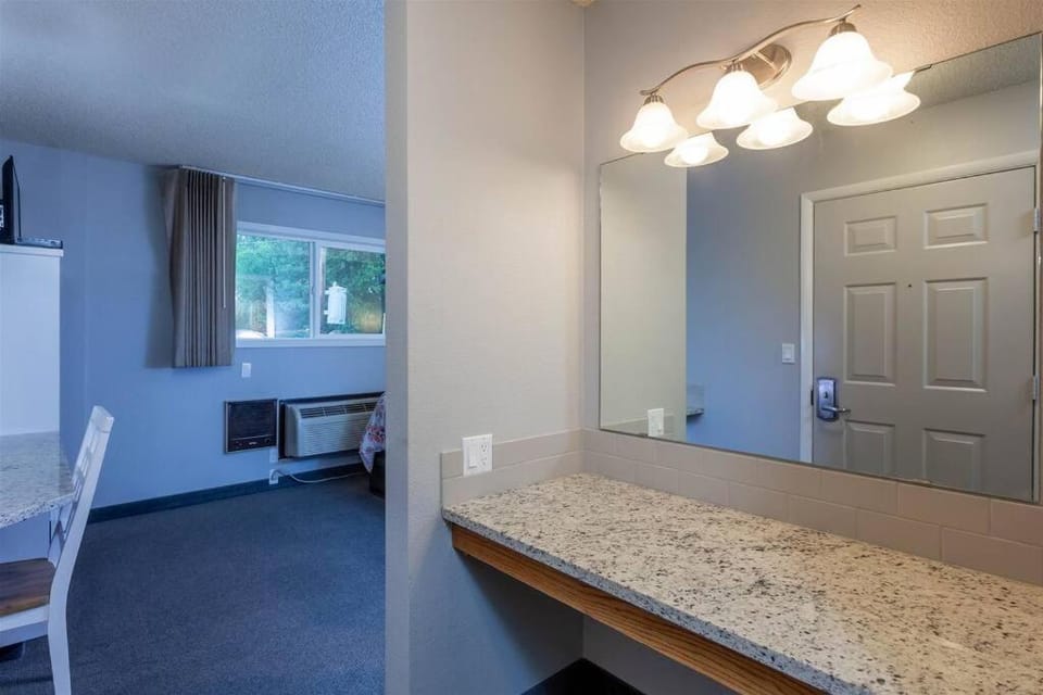 Riverside Condo located Downtown Enjoy Nightlife House in Bend