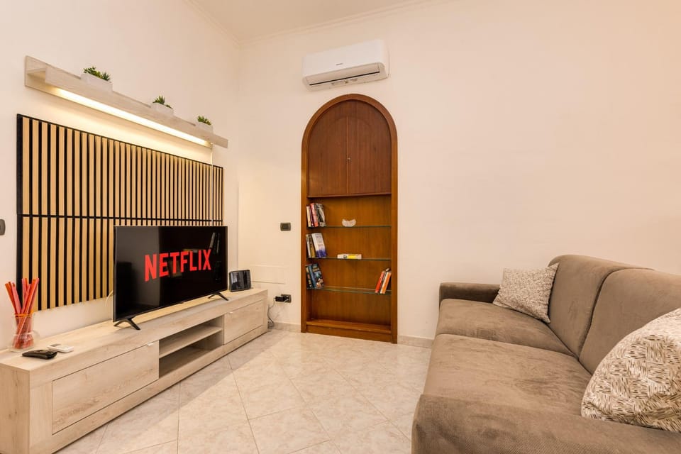TV and multimedia, Living room, Evening entertainment