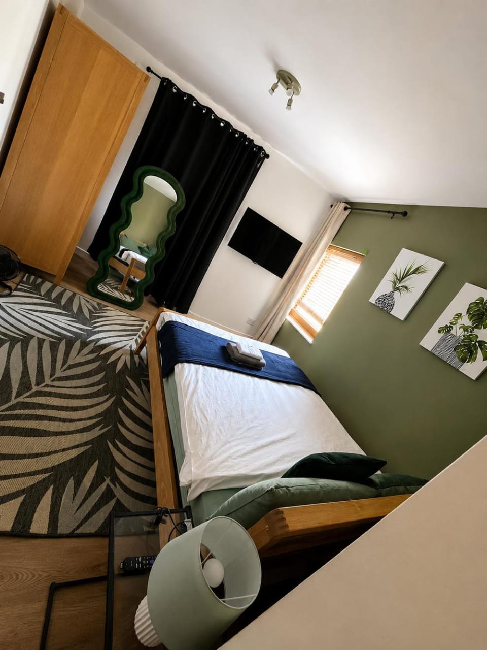 Communal lounge/ TV room, Bed, TV and multimedia, Photo of the whole room, Evening entertainment, Bedroom