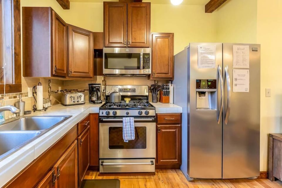 Walk to Everything Bikes AC Dog Friendly House in Bend