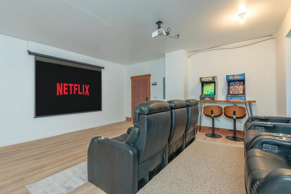 Stunning Mtn Views Hot Tub Movie Theater Game Room House in Buncombe County