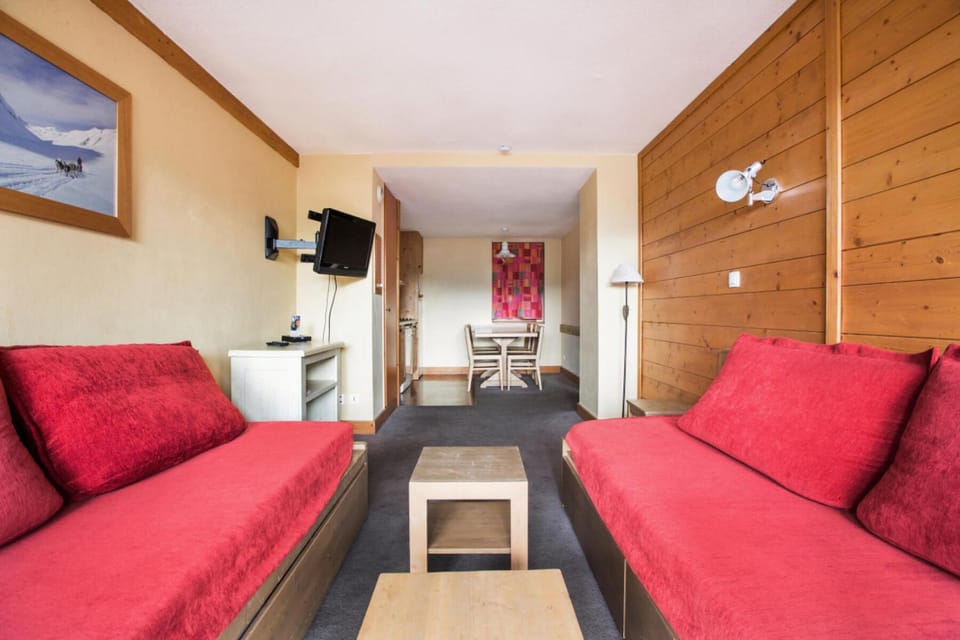 Bed, Living room, Bedroom, fireplace