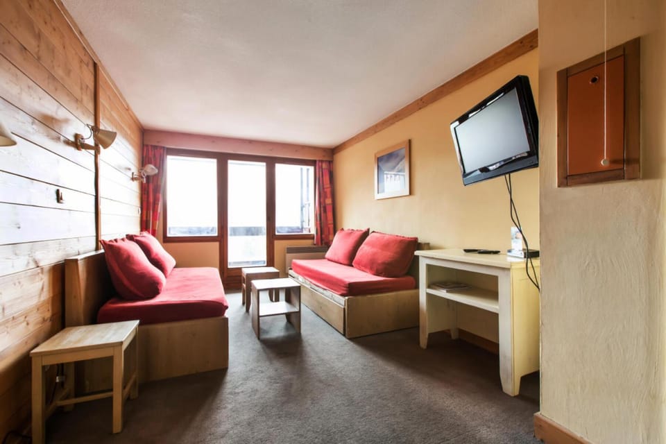Bed, Living room