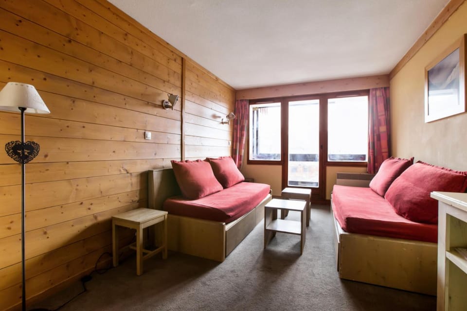Bed, Living room