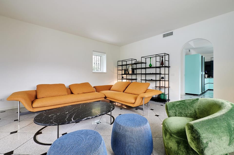 Living room, Seating area