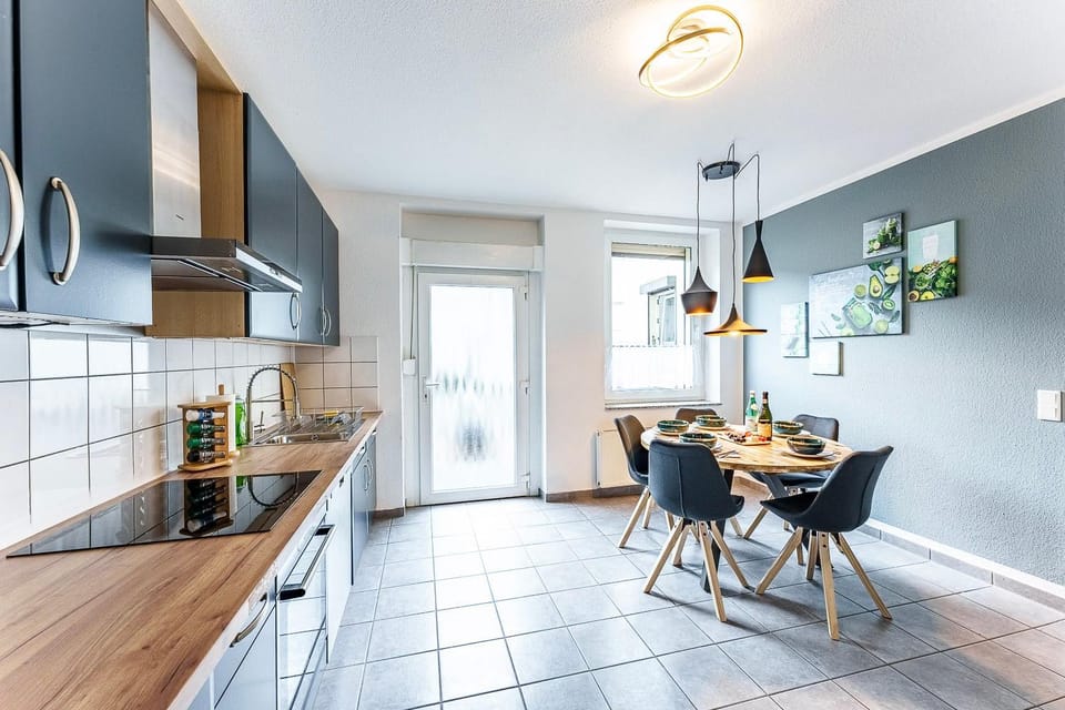 Große Terassen-Wohnung mit Grill, Playstation 5, Billardtisch und Massagesessel Apartment in North Rhine-Westphalia
