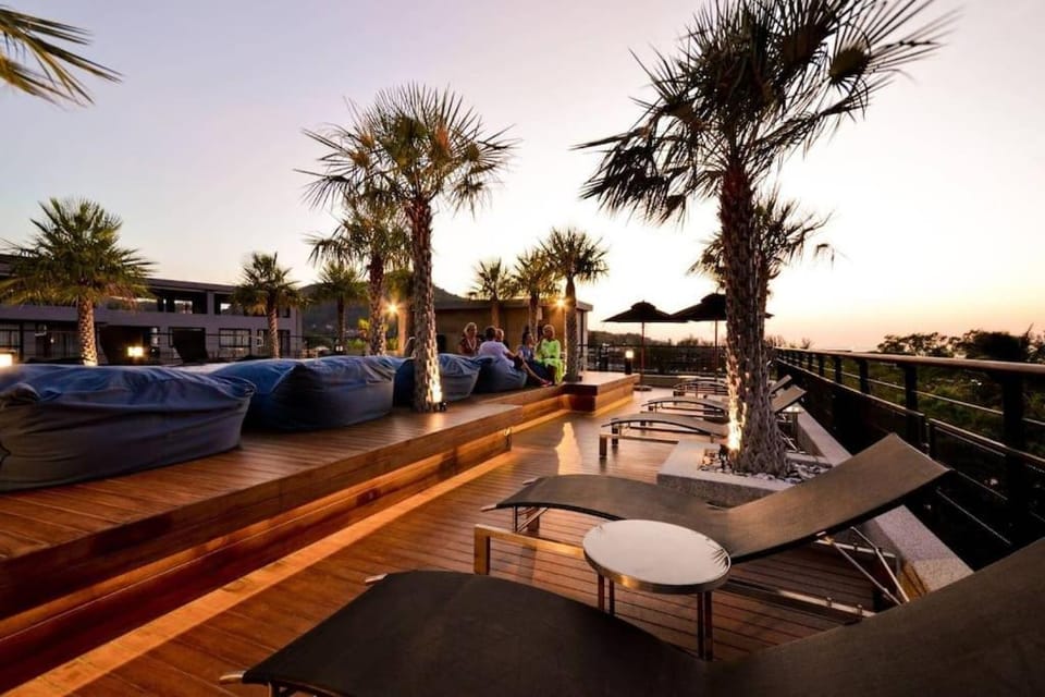 Natural landscape, View (from property/room), Balcony/Terrace, Balcony/Terrace, Living room, Lounge or bar, Seating area