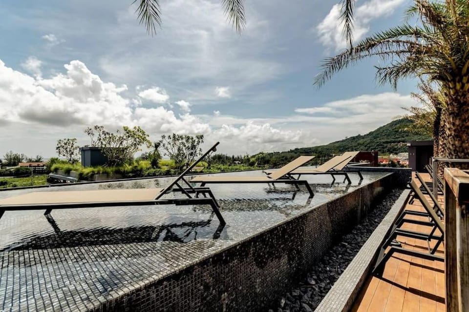 Natural landscape, View (from property/room), Balcony/Terrace, Balcony/Terrace, Pool view, Swimming pool, sunbed