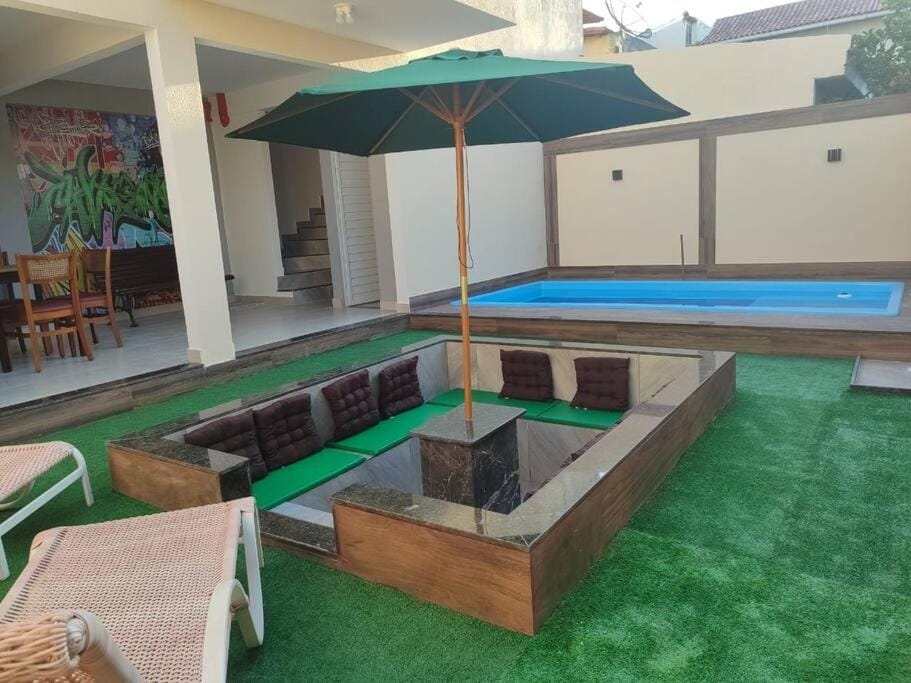 Patio, Swimming pool, sunbed