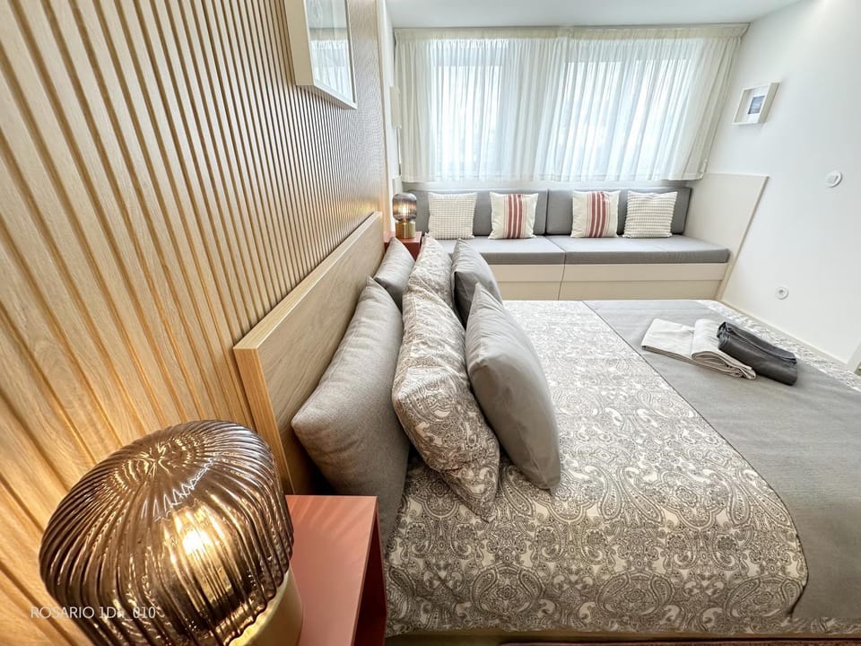 Bed, Living room, Bedroom