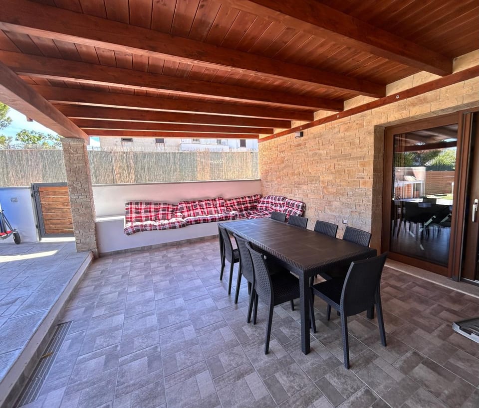 Day, Balcony/Terrace, Seating area, Dining area