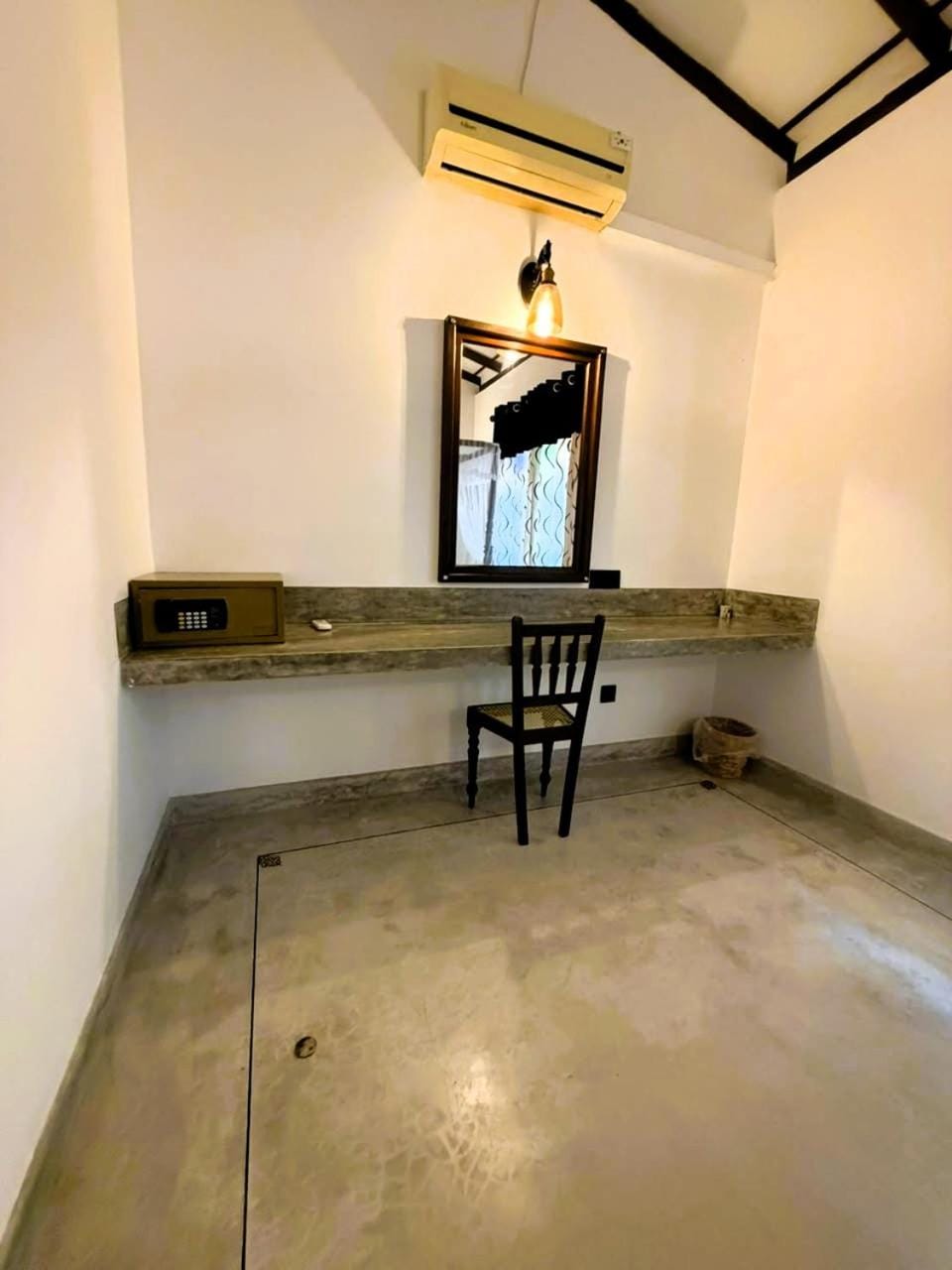 Bedroom, air conditioner