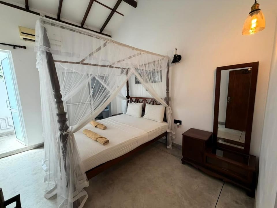 Bed, Photo of the whole room, Bedroom, towels, wardrobe, air conditioner