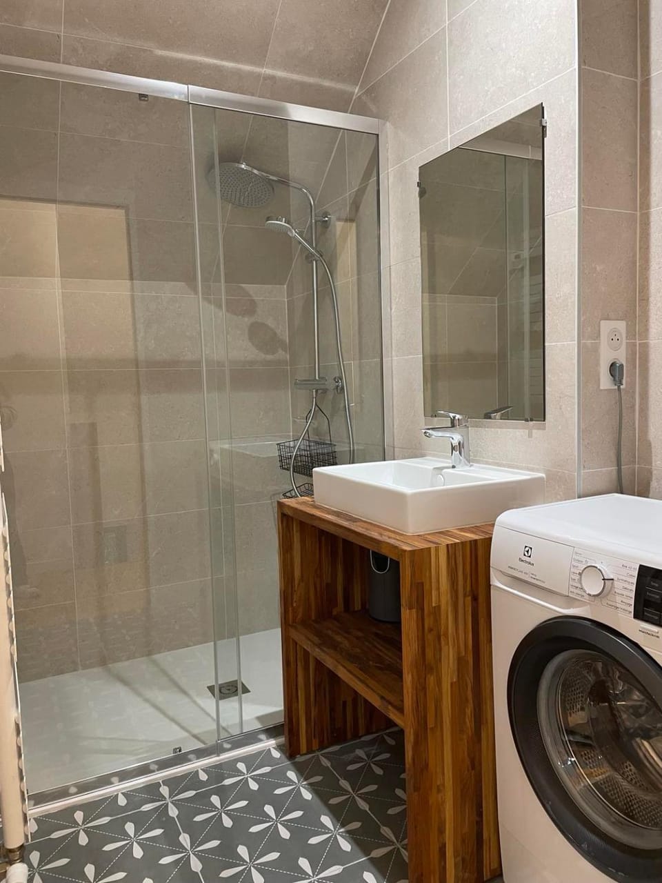 Shower, Bathroom, towels, washing machine