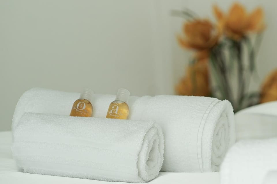 Bedroom, towels