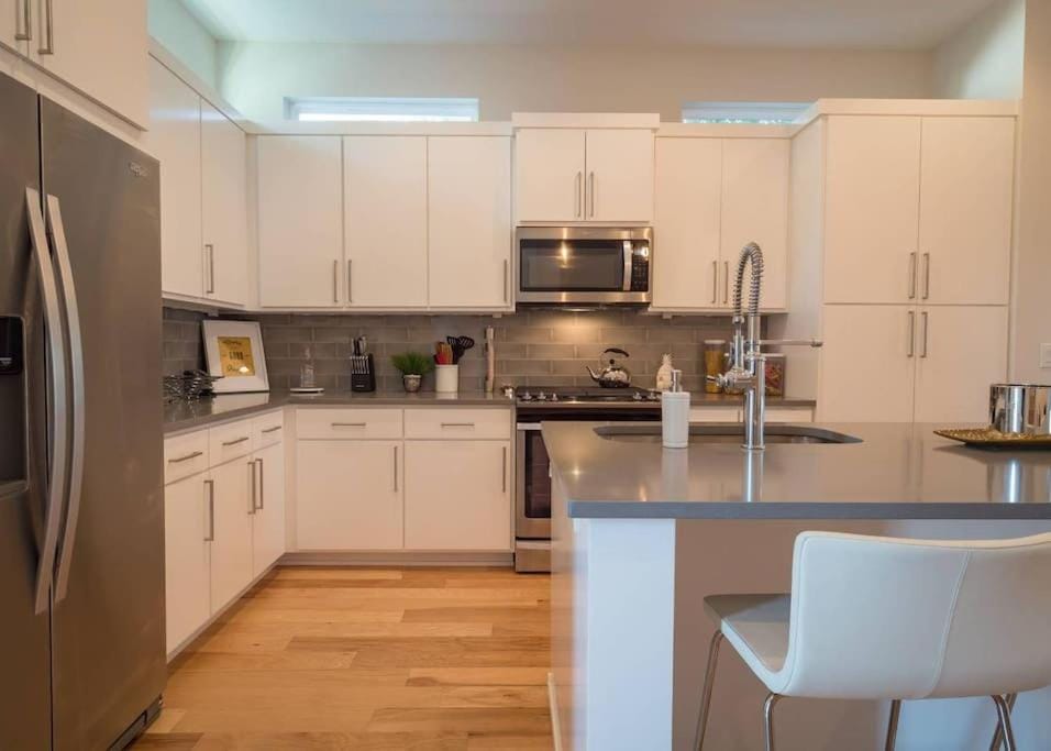 Beautiful New Home Downtown SXSW ACL F1 HQ House in Montopolis