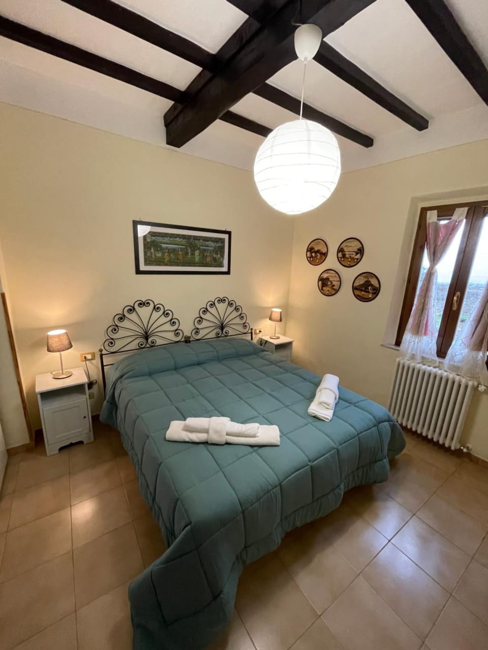 Photo of the whole room, Bedroom, towels