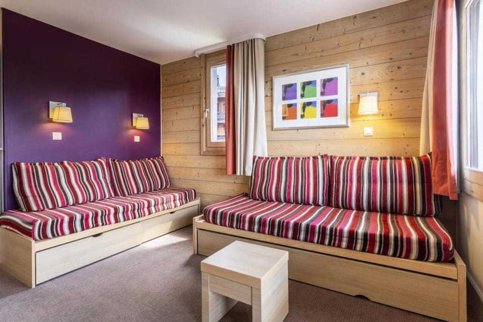 Bed, Living room