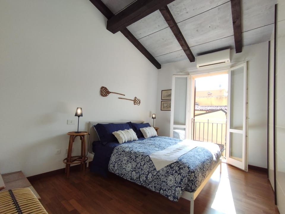 Bedroom, air conditioner