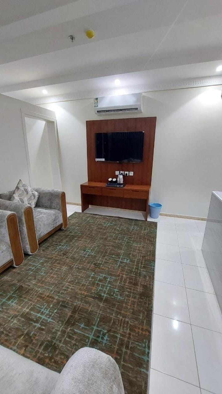Communal lounge/ TV room, TV and multimedia, Living room