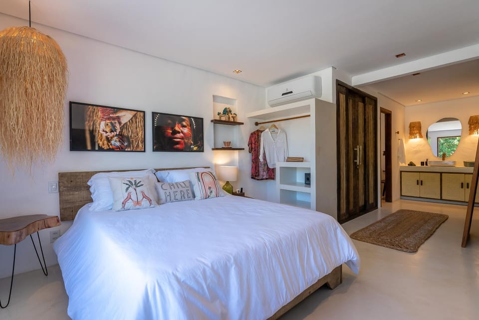 Shower, Bed, BBQ facilities, TV and multimedia, Beach, Swimming pool, Breakfast, furniture, heating, locker, oven, safe, air conditioner