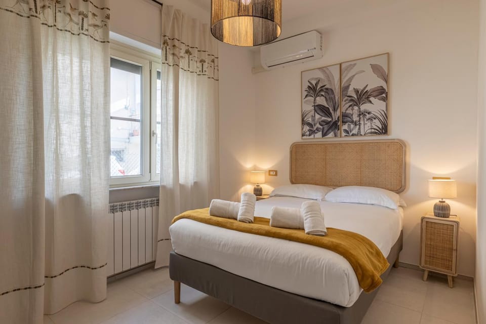 Bed, Photo of the whole room, Bedroom, towels, air conditioner