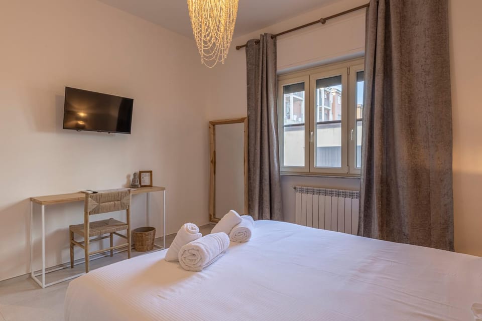 Bed, TV and multimedia, Photo of the whole room, Bedroom, internet, towels