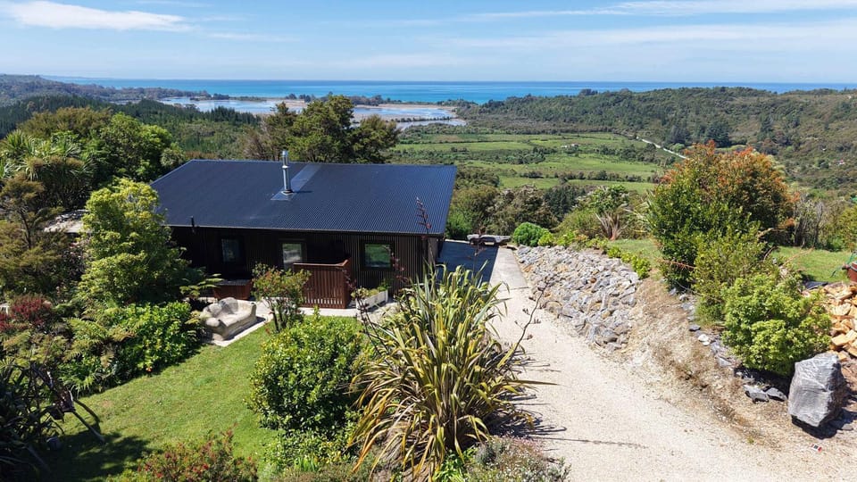 Golden Bay Heights - Luxury Accommodation House in Tasman District, Tasman, New Zealand