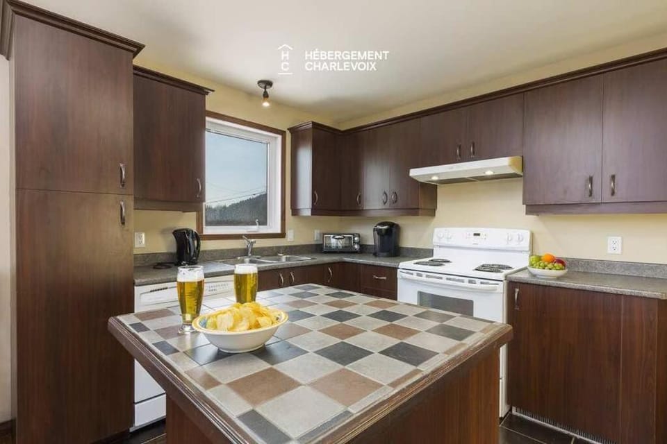 Au chalereux chalet Petite-rivière-saint-françois Chalet in Baie-Saint-Paul