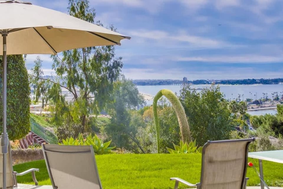Best Ocean & Bay Views in SD Large Backyard Air Conditioning House in San Diego