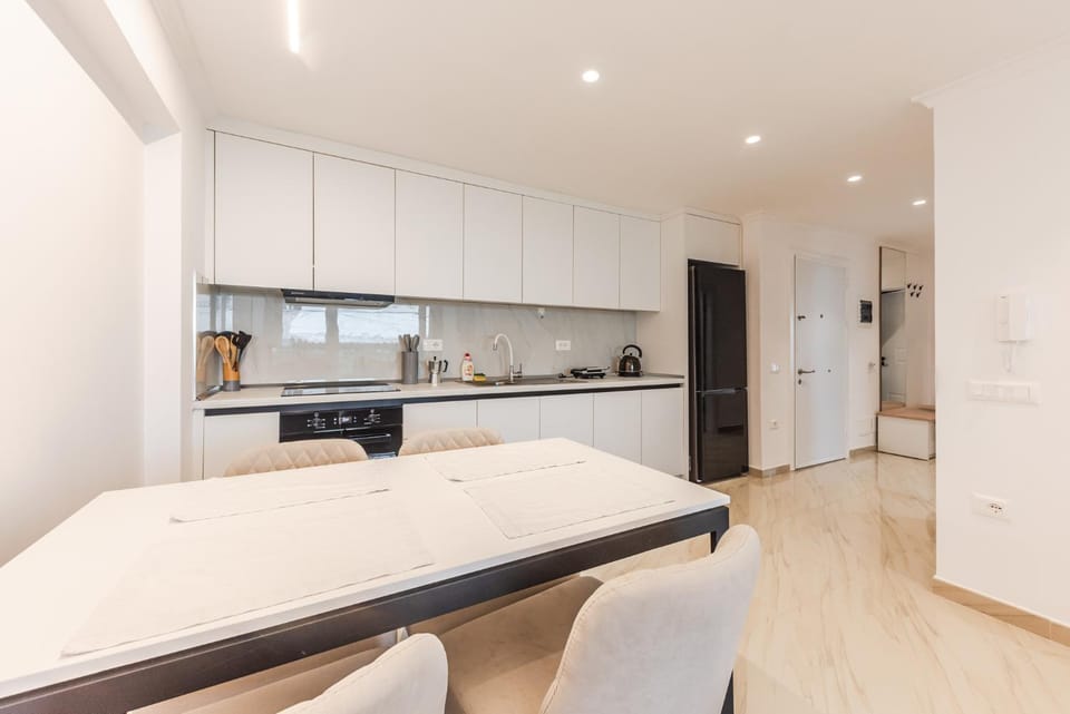 Kitchen or kitchenette, Dining area, pet friendly, stove