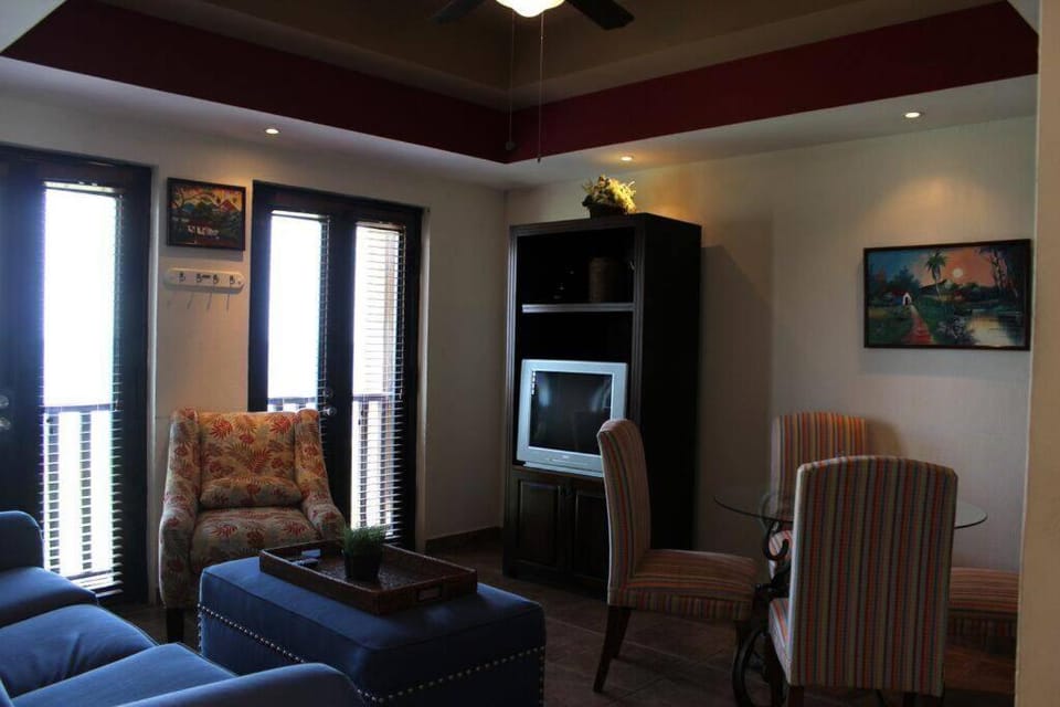 Communal lounge/ TV room, TV and multimedia, Living room, Seating area